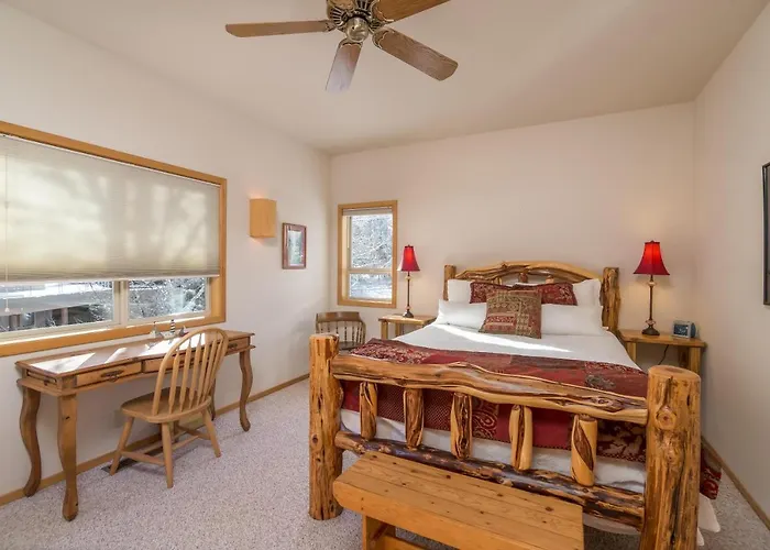 Private Stunning Lake View, A/C, Hot Tub
