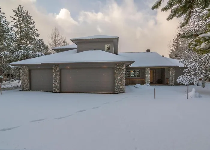Private Stunning Lake View, A/C, Hot Tub