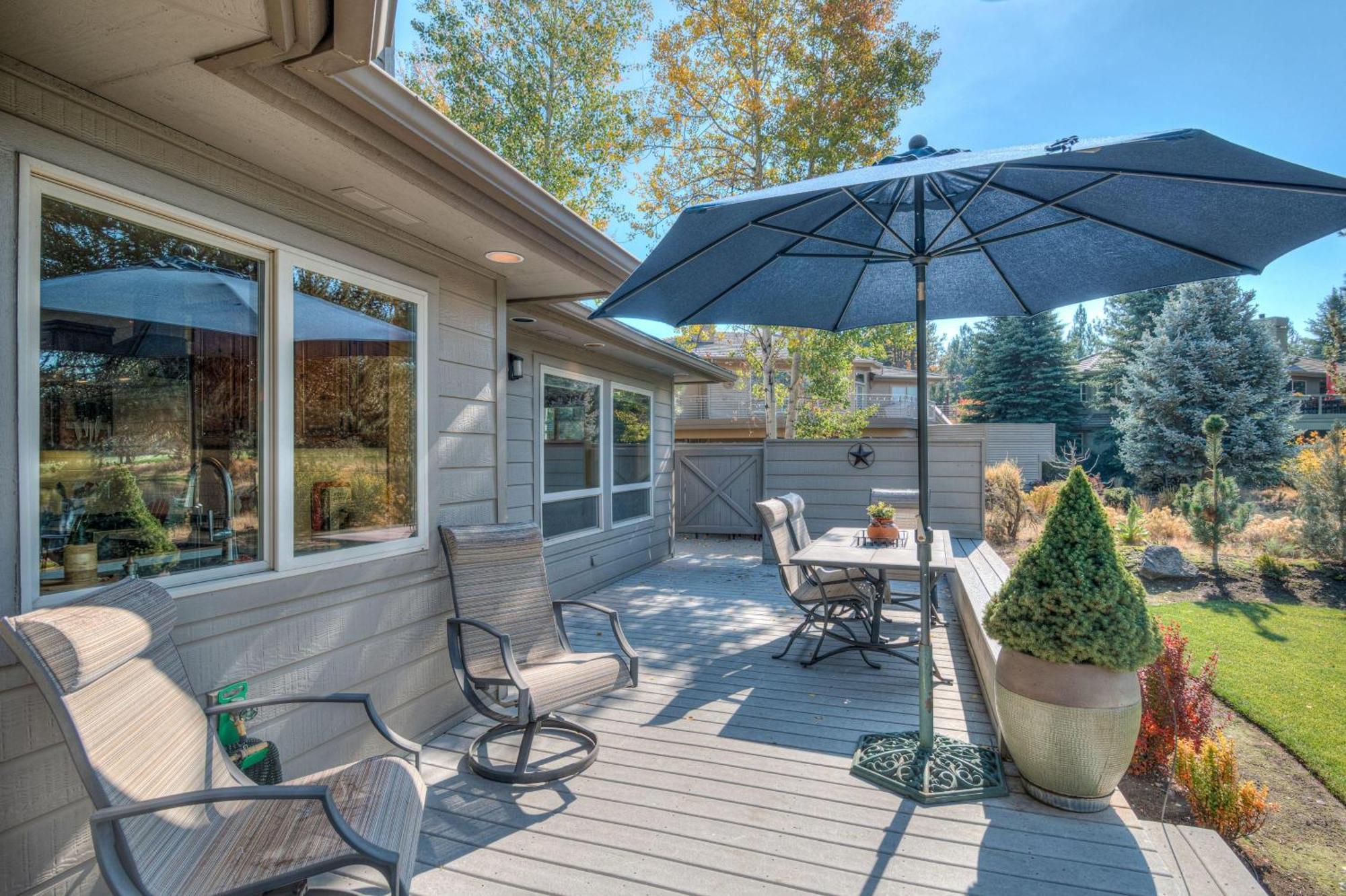 Private Stunning Lake View, A/C, Hot Tub Holiday home