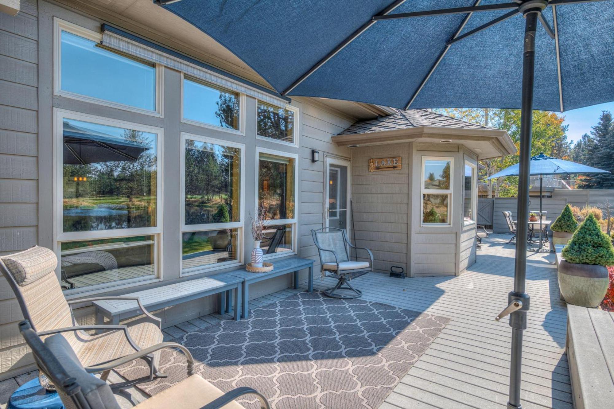 Holiday home Private Stunning Lake View, A/C, Hot Tub