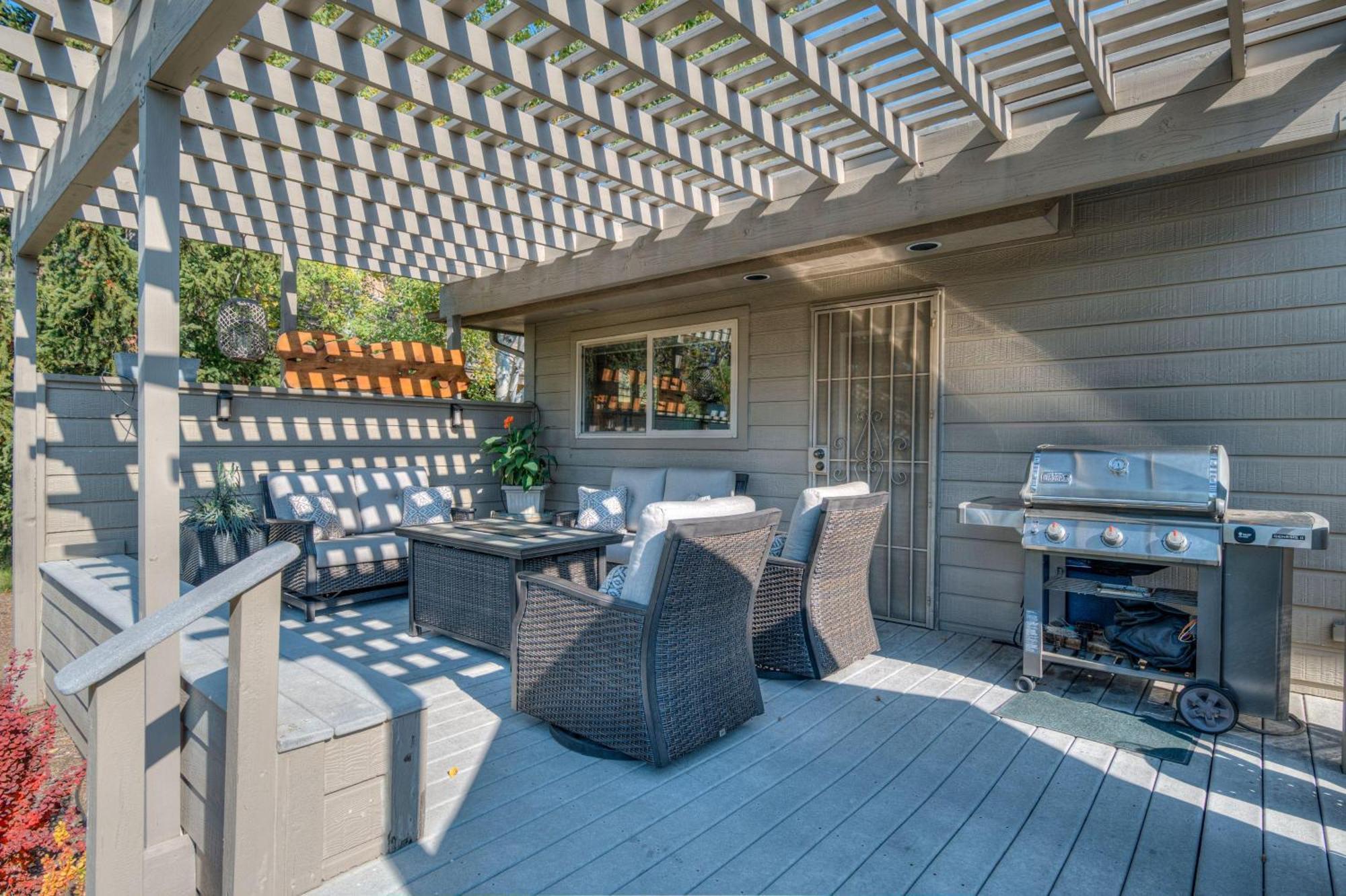 Private Stunning Lake View, A/C, Hot Tub Holiday home *