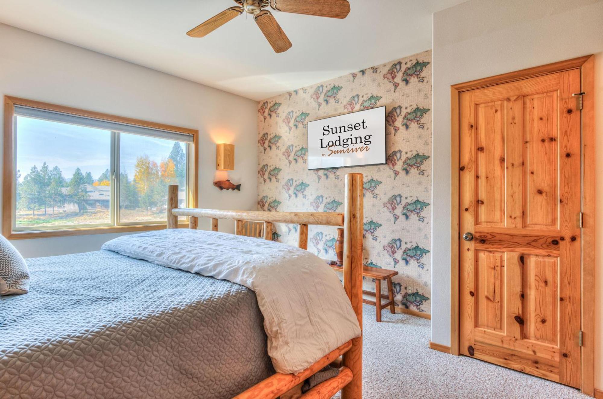Holiday home Private Stunning Lake View, A/C, Hot Tub Sunriver