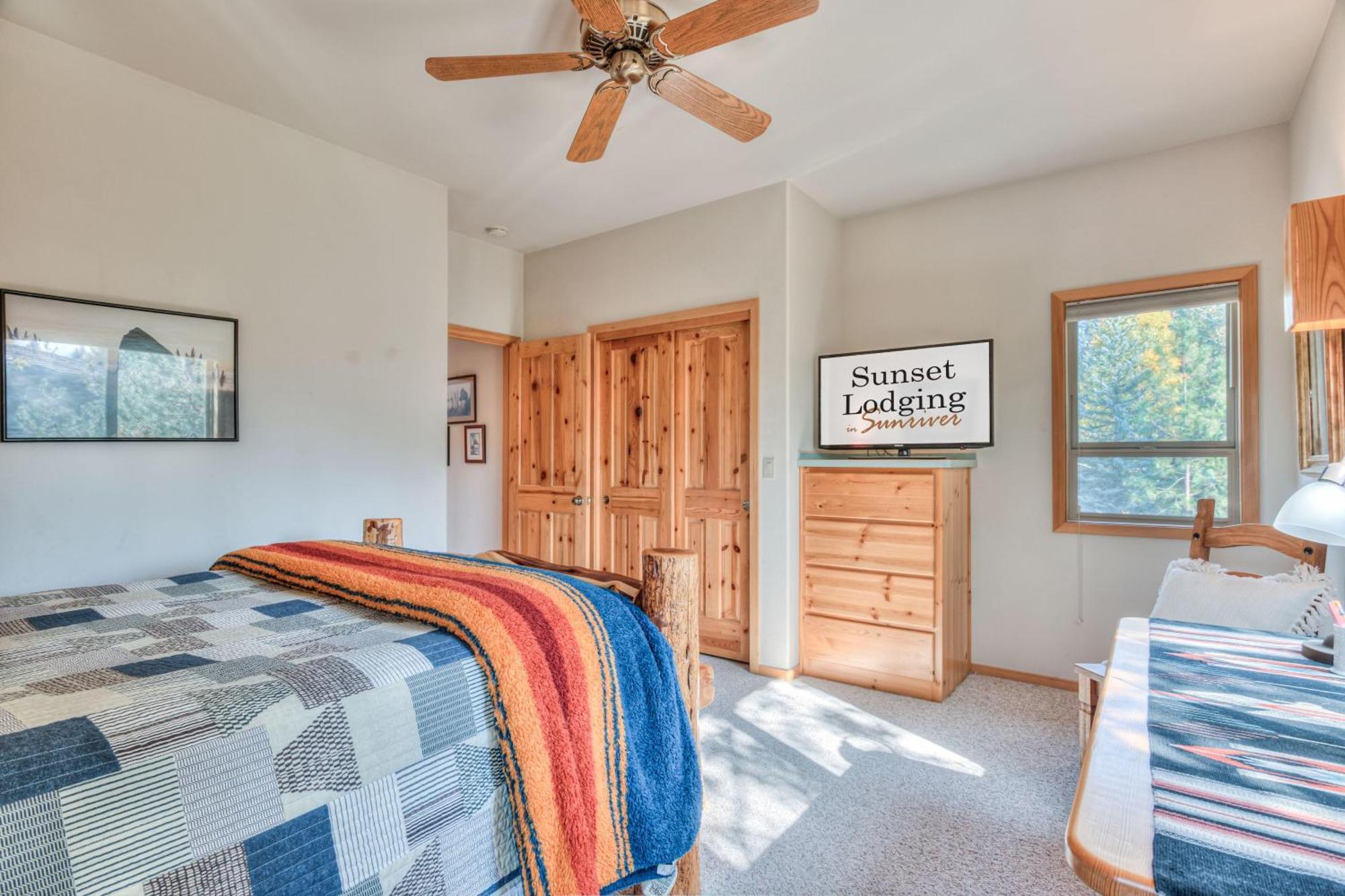 Private Stunning Lake View, A/C, Hot Tub *