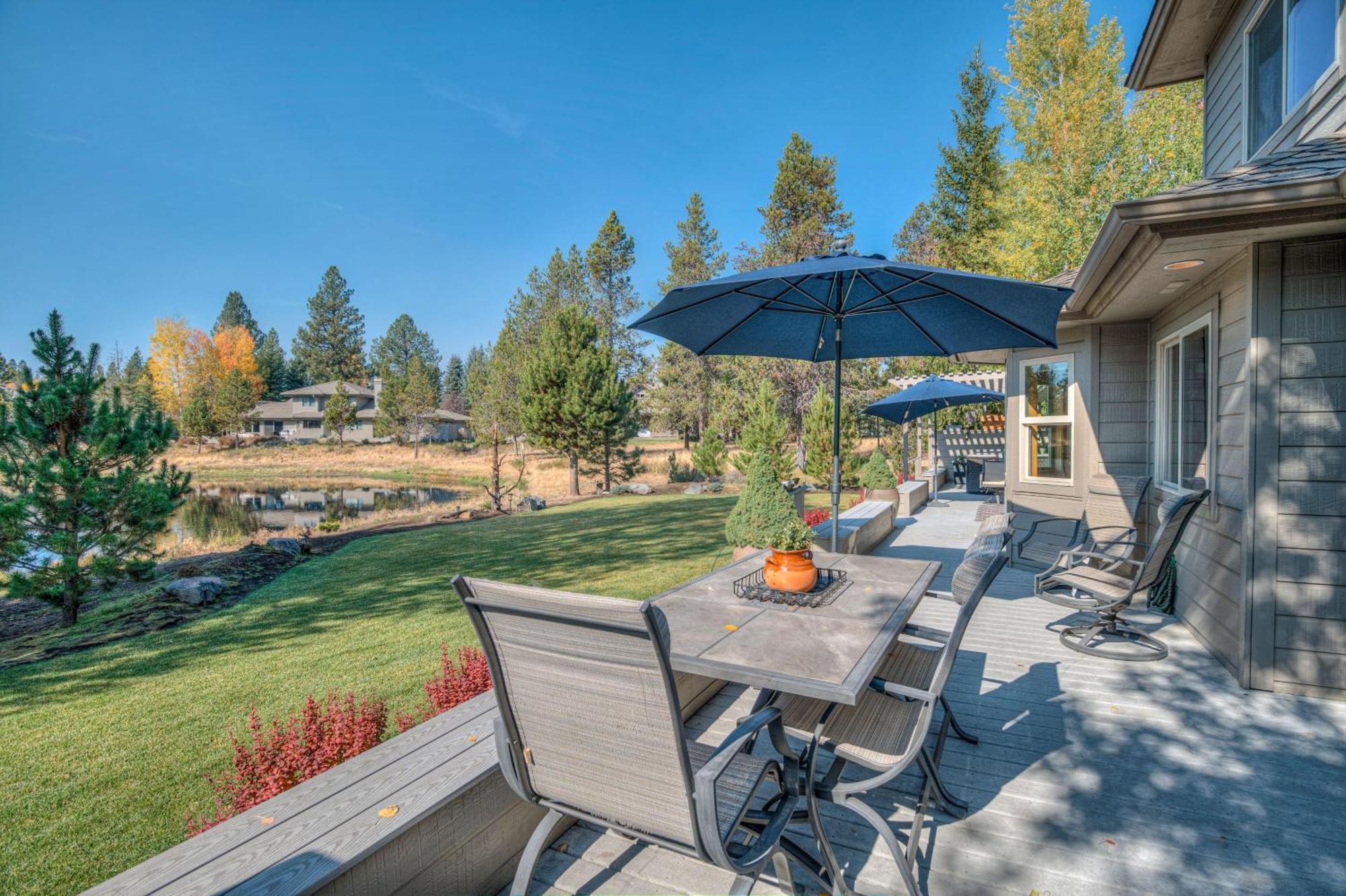 Private Stunning Lake View, A/C, Hot Tub Sunriver