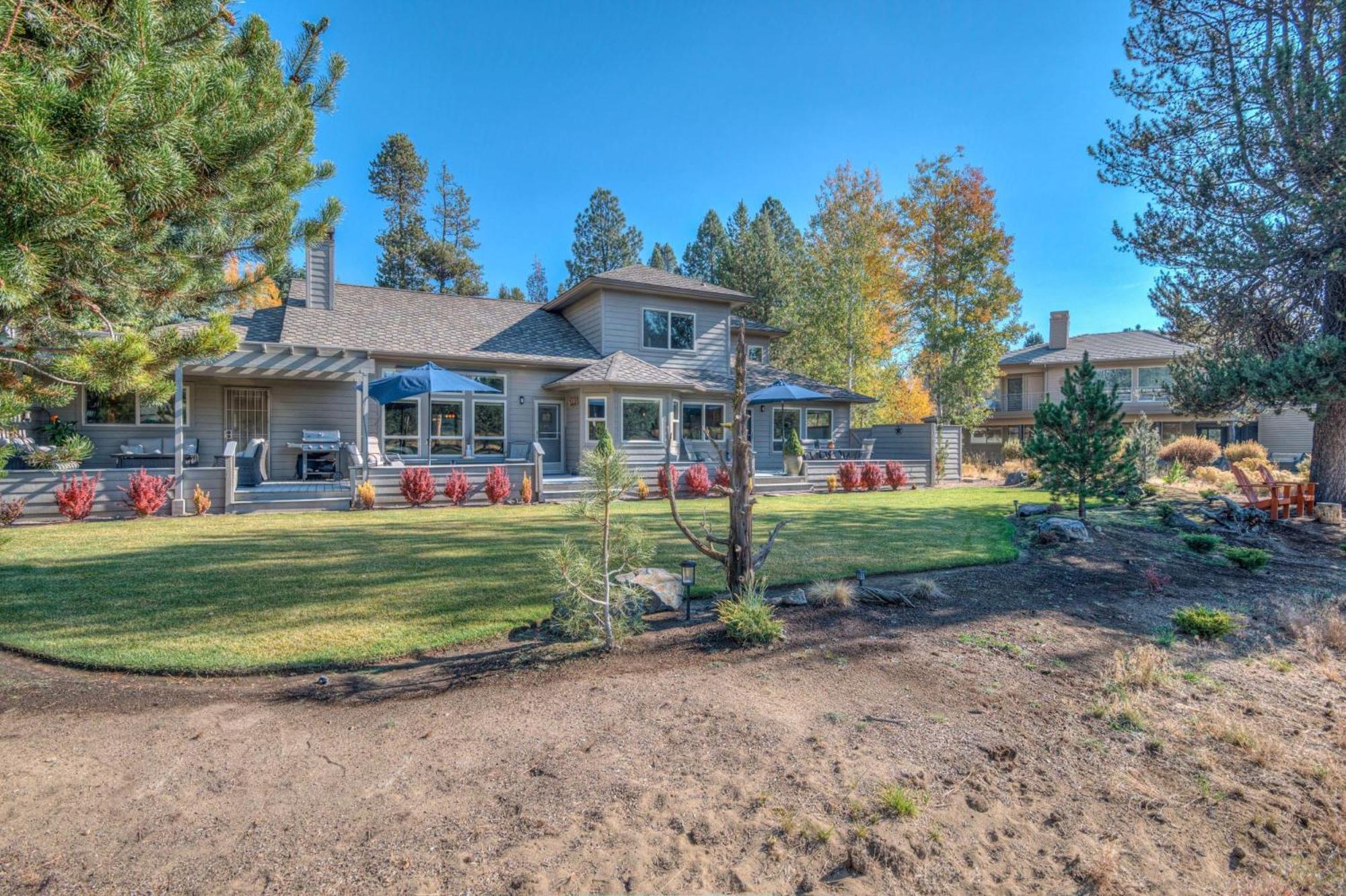 Private Stunning Lake View, A/C, Hot Tub Holiday home *