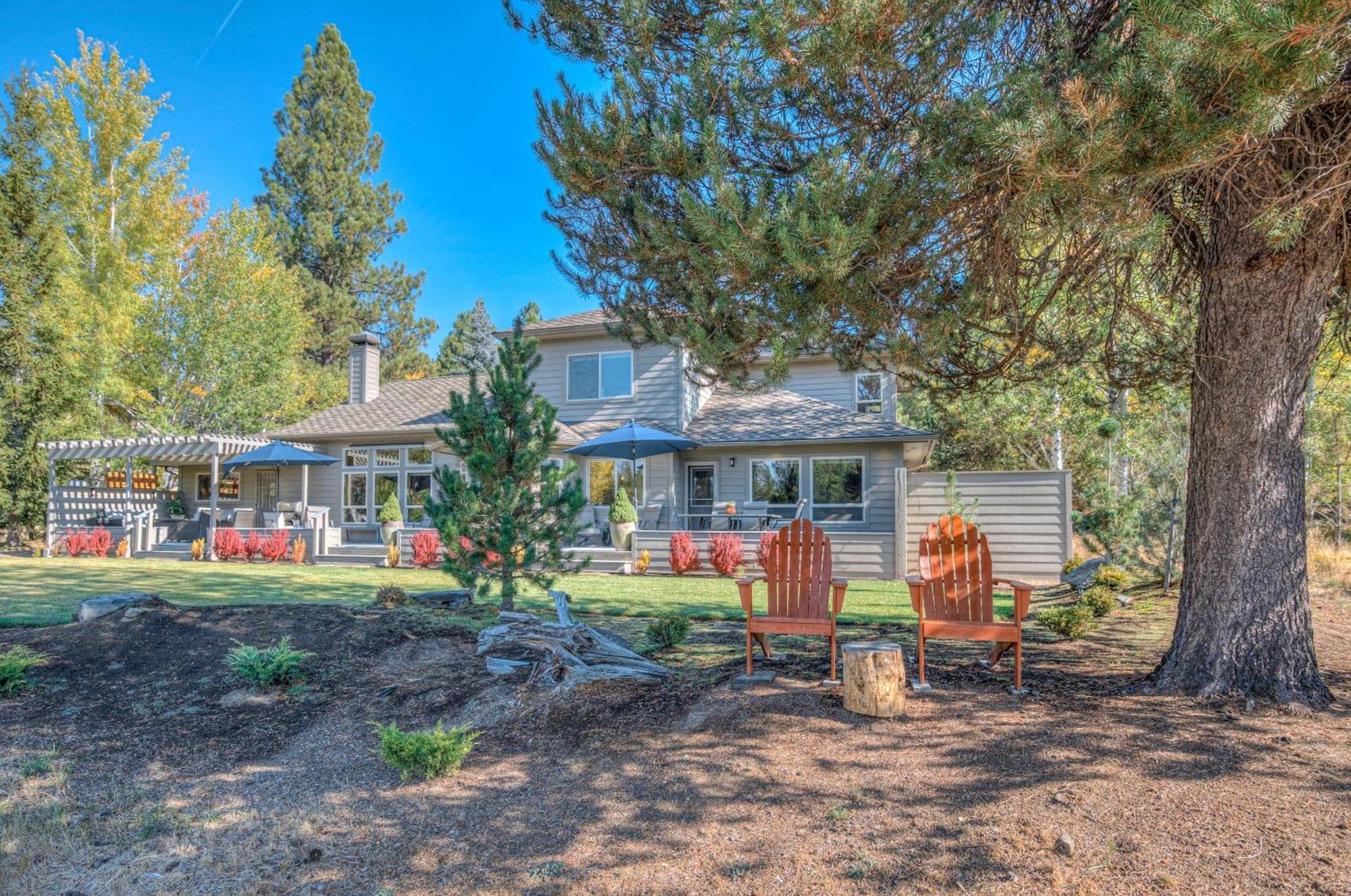 Holiday home Private Stunning Lake View, A/C, Hot Tub *