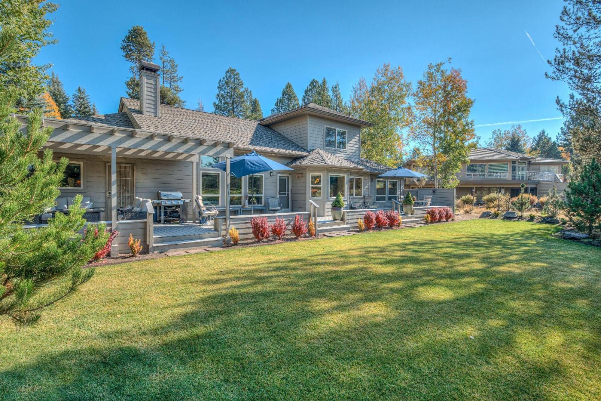 Private Stunning Lake View, A/C, Hot Tub *