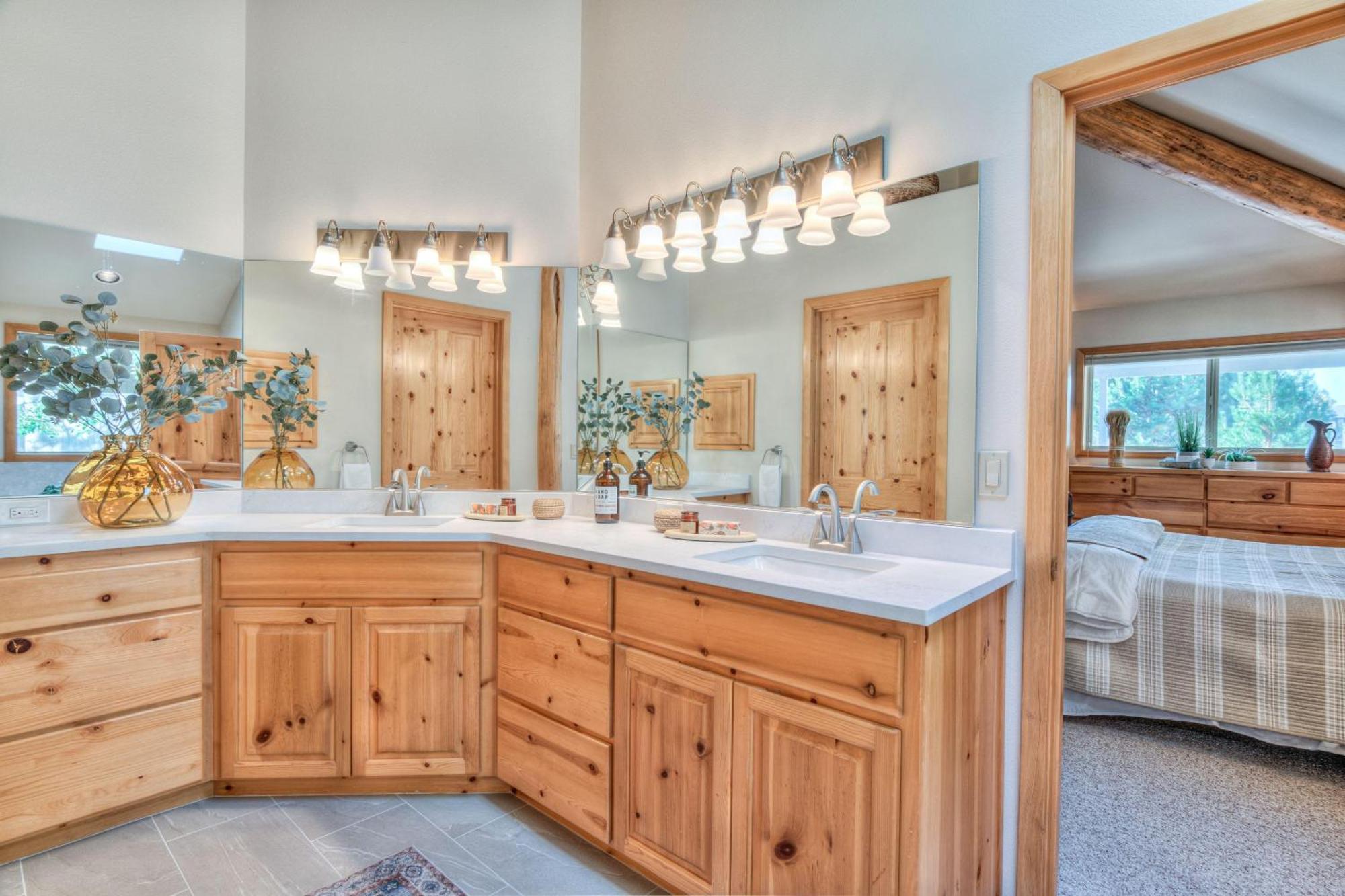 Private Stunning Lake View, A/C, Hot Tub * Sunriver