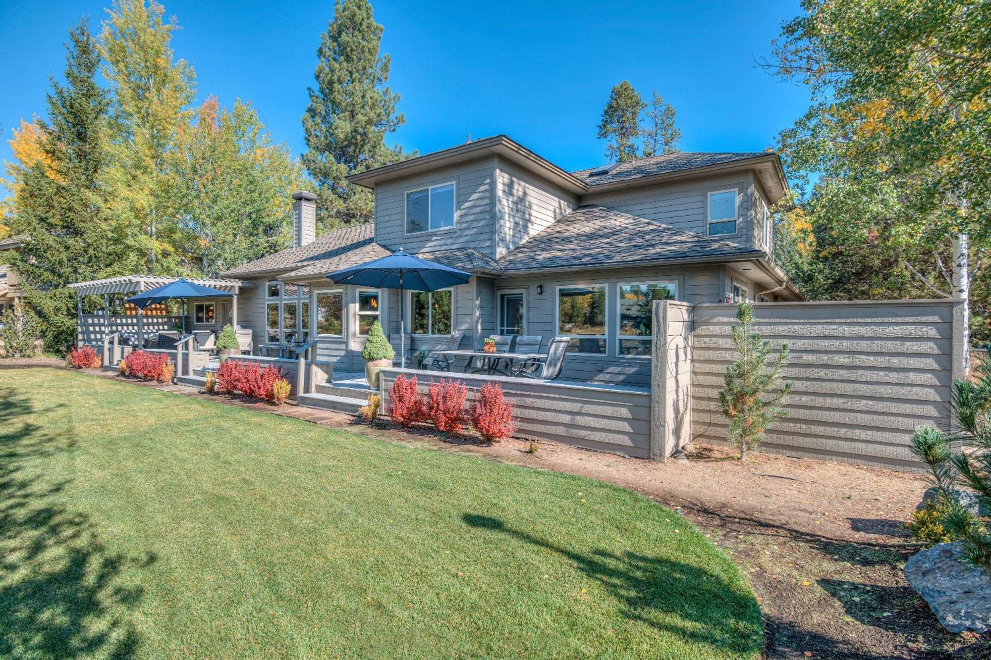 Private Stunning Lake View, A/C, Hot Tub Holiday home