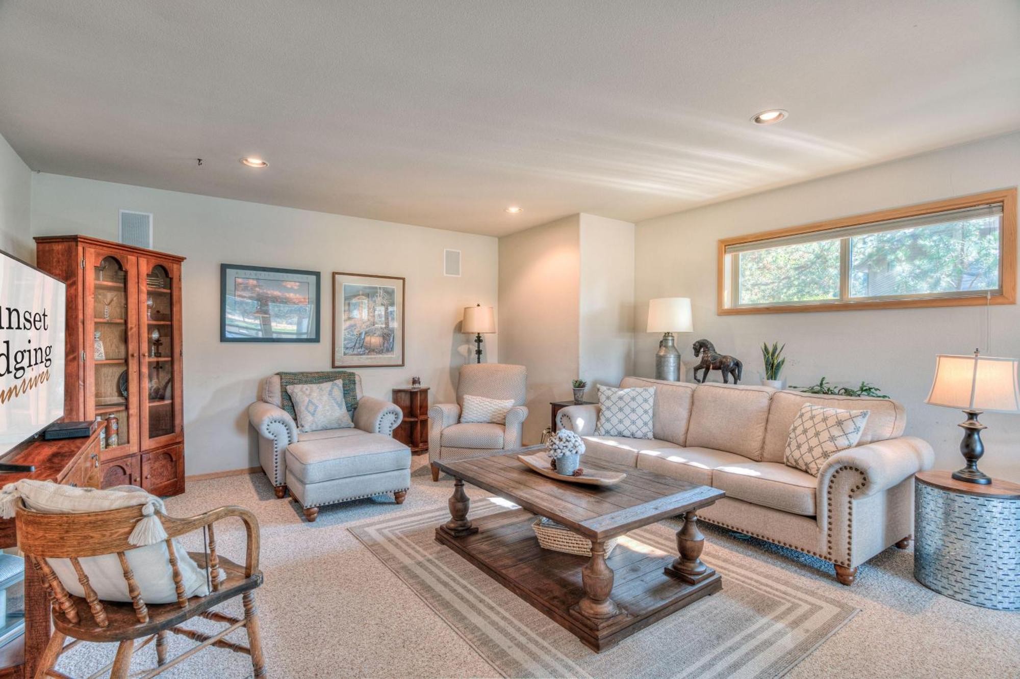 Private Stunning Lake View, A/C, Hot Tub Sunriver