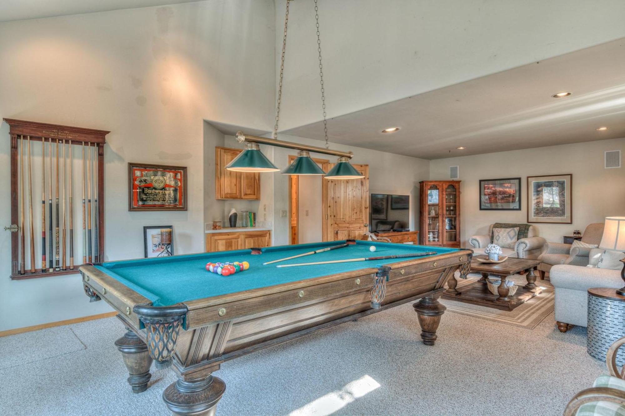 Private Stunning Lake View, A/C, Hot Tub * Sunriver