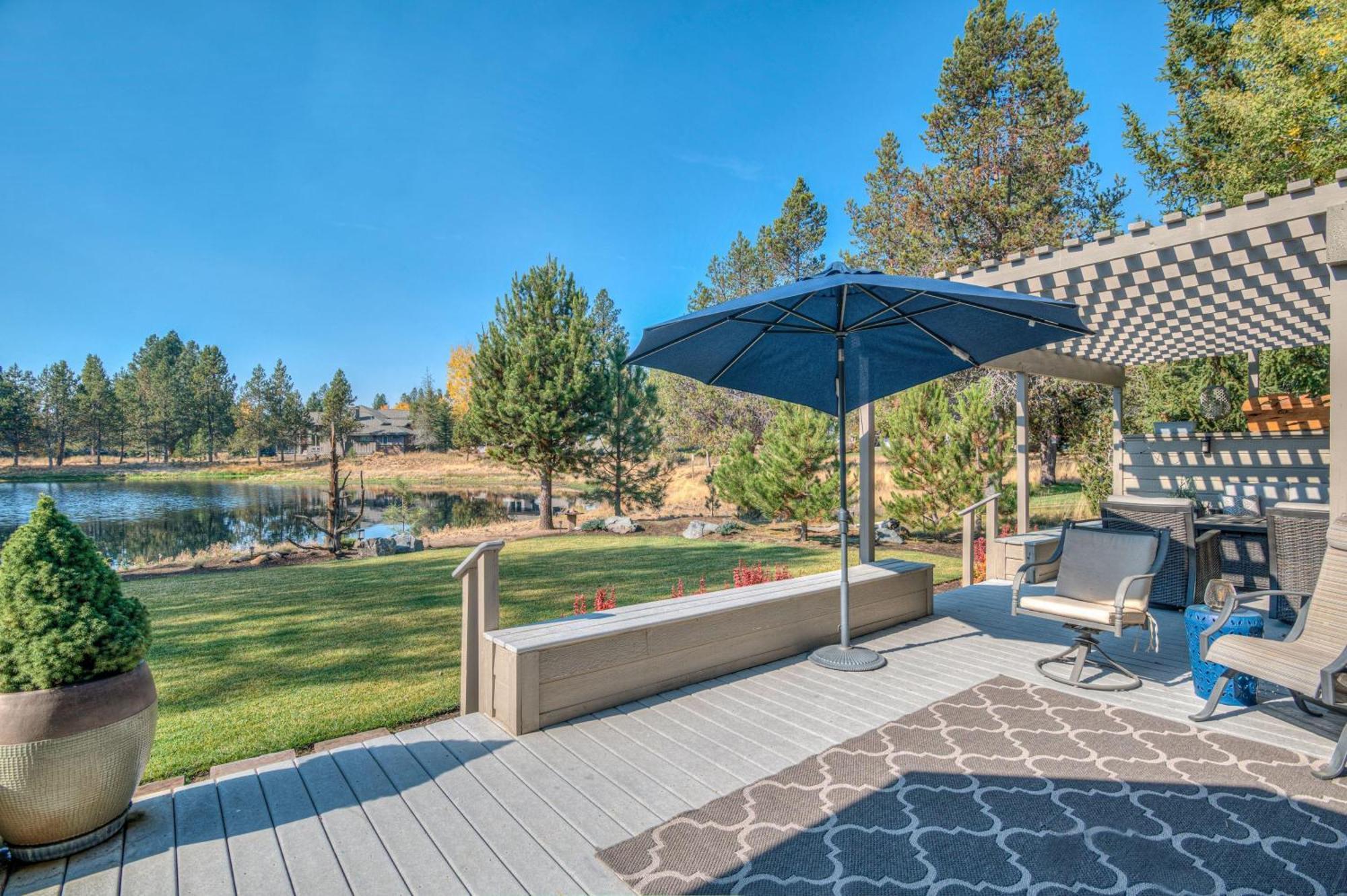 Private Stunning Lake View, A/C, Hot Tub Holiday home *