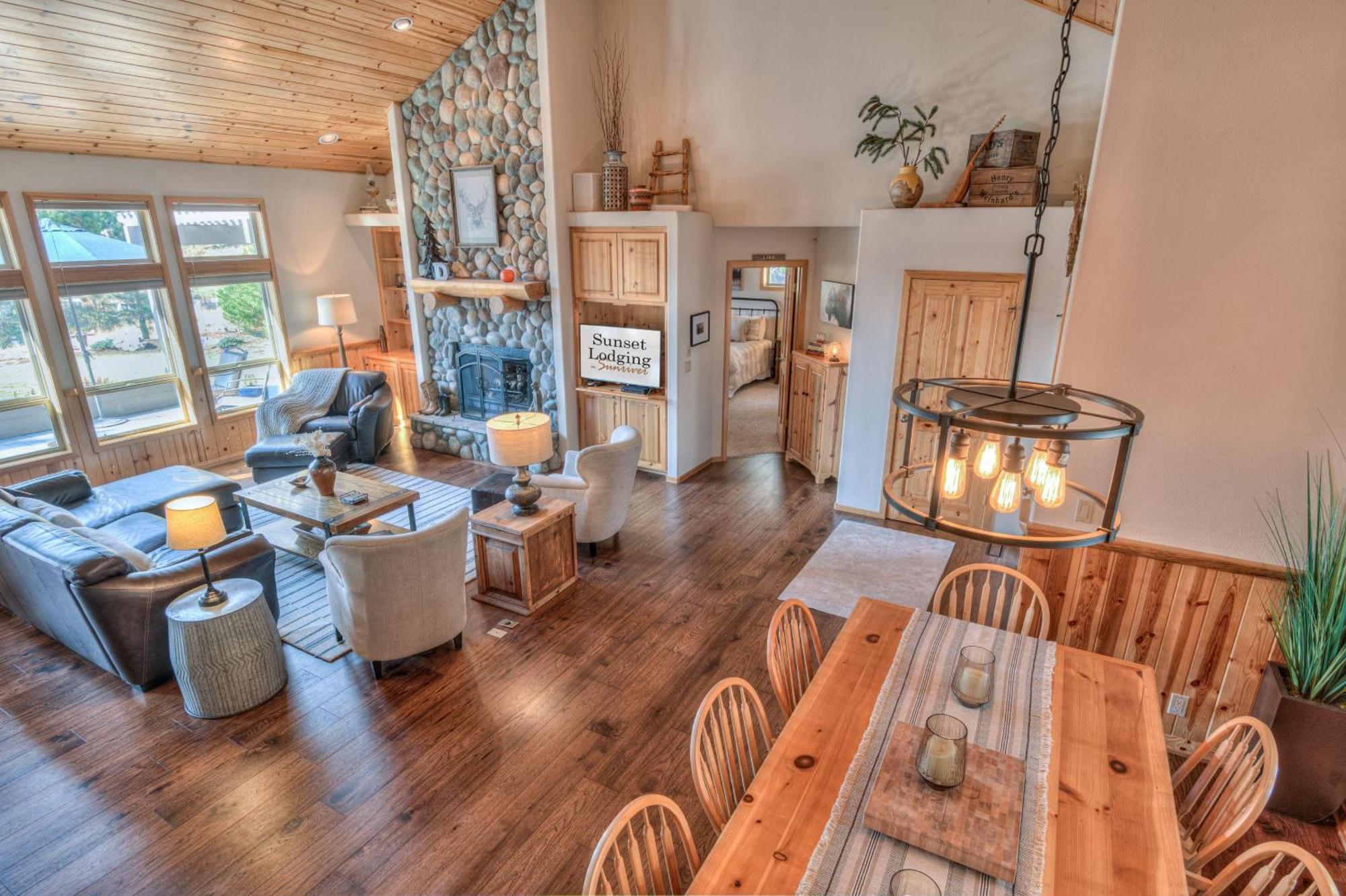 Holiday home Private Stunning Lake View, A/C, Hot Tub *