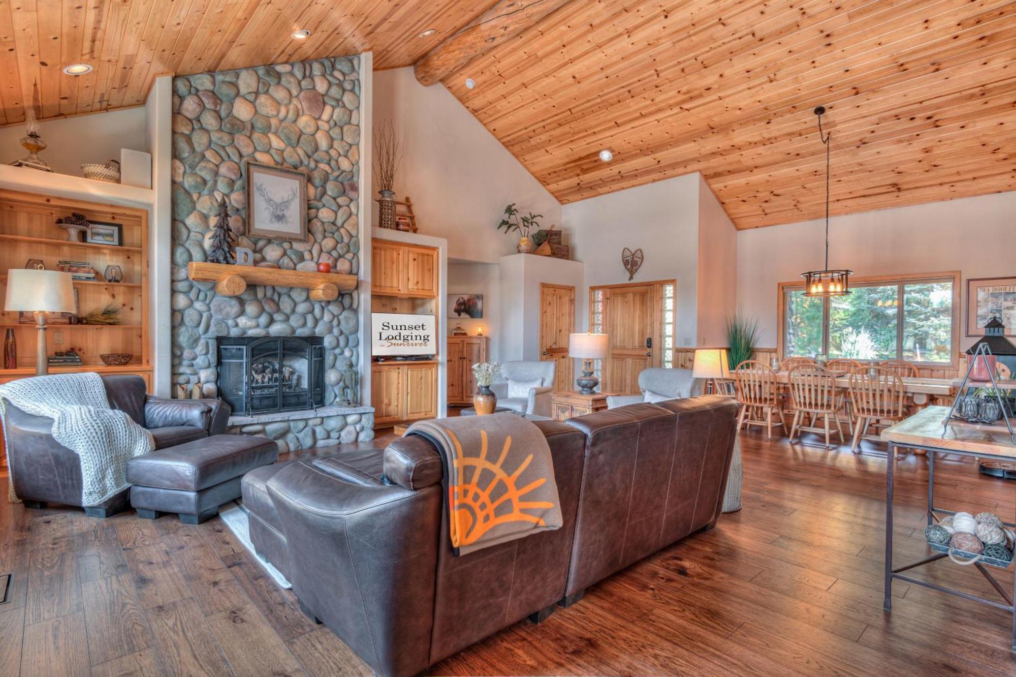 Holiday home Private Stunning Lake View, A/C, Hot Tub Sunriver