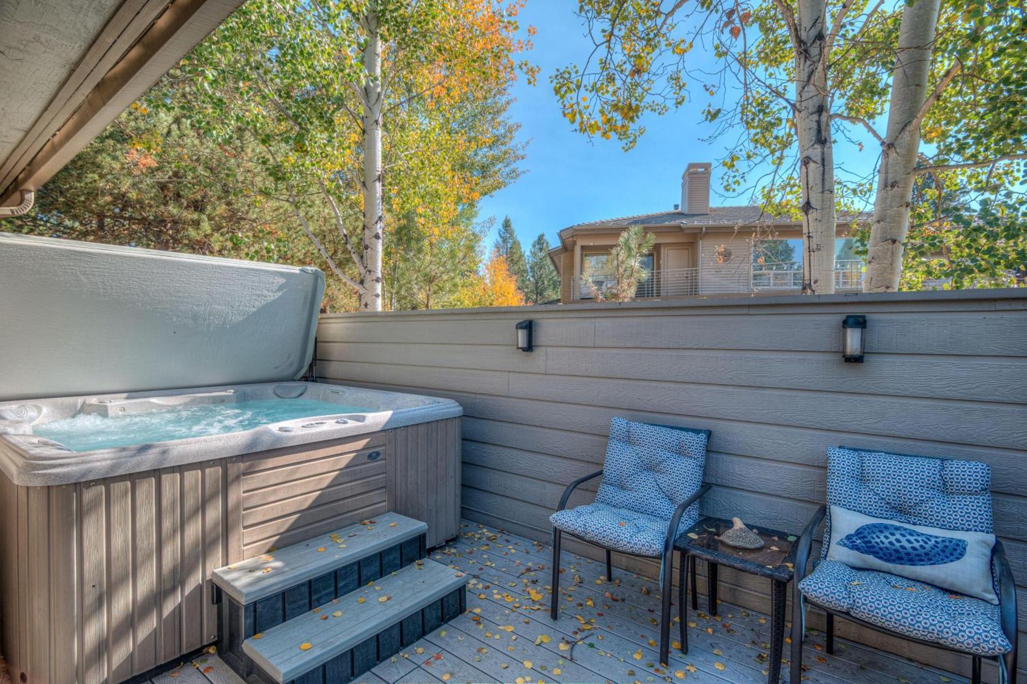 Private Stunning Lake View, A/C, Hot Tub * Sunriver