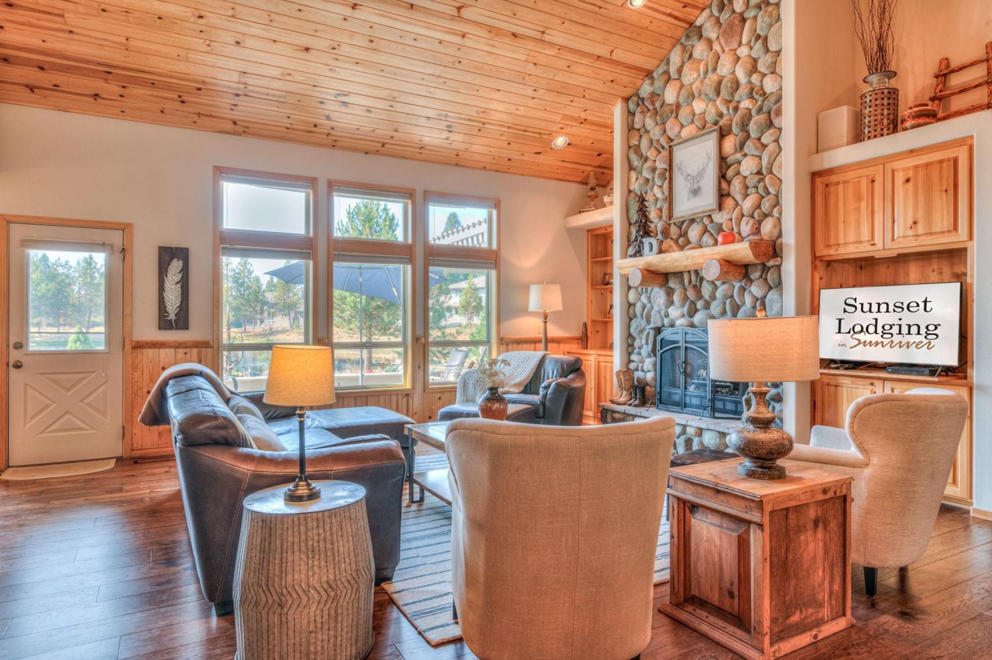 Private Stunning Lake View, A/C, Hot Tub