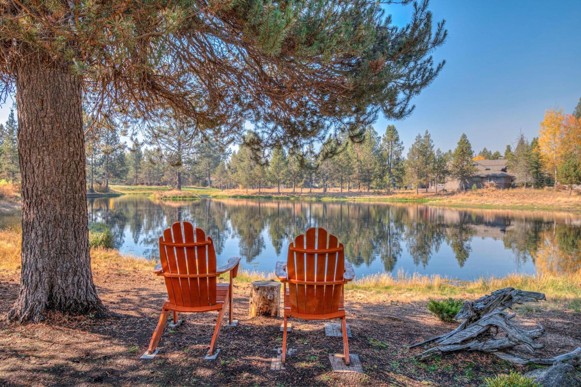 Private Stunning Lake View, A/C, Hot Tub Holiday home