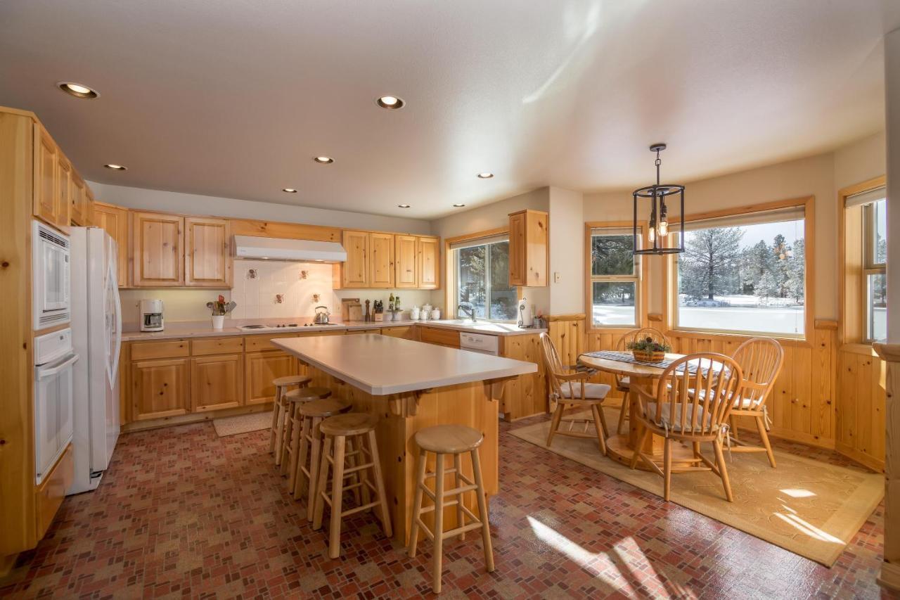 Private Stunning Lake View, A/C, Hot Tub Sunriver