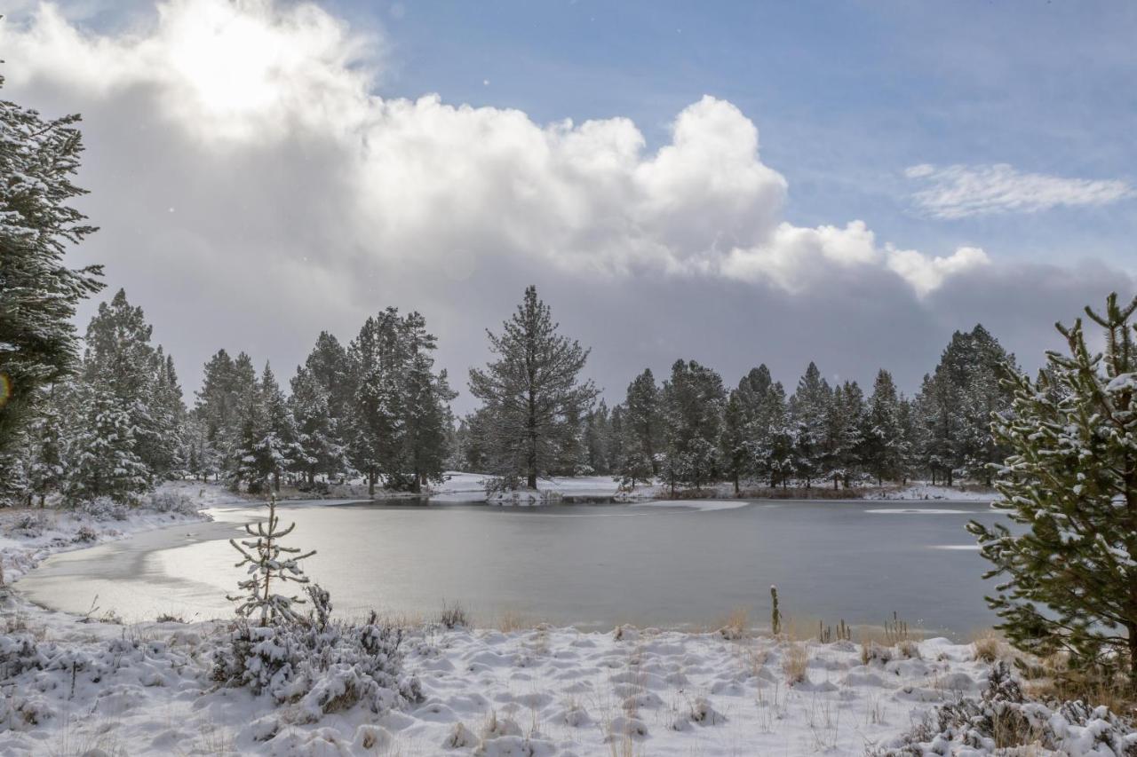 Private Stunning Lake View, A/C, Hot Tub