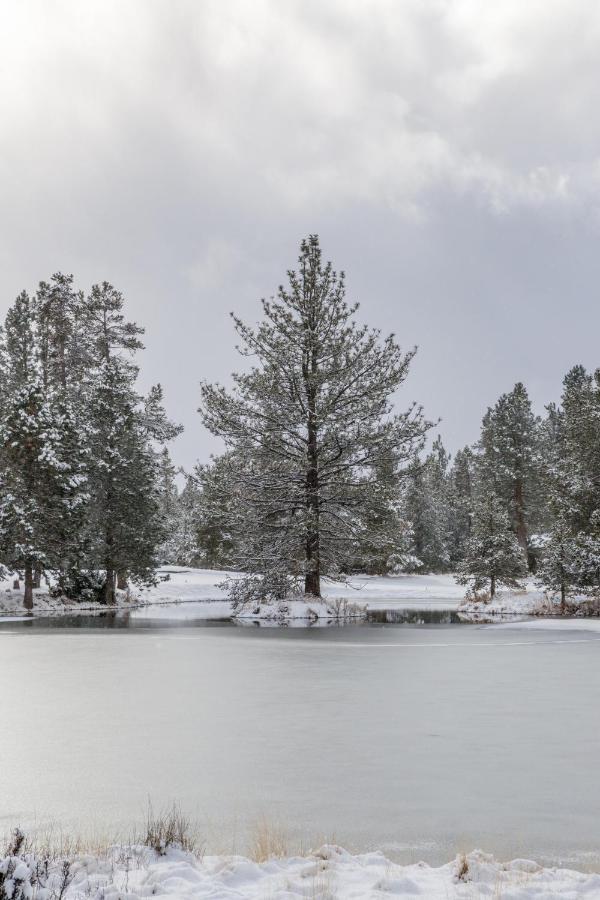 Private Stunning Lake View, A/C, Hot Tub * Sunriver