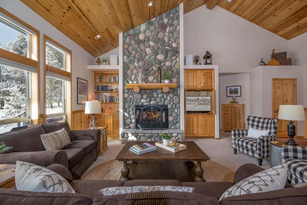 Holiday home Private Stunning Lake View, A/C, Hot Tub *