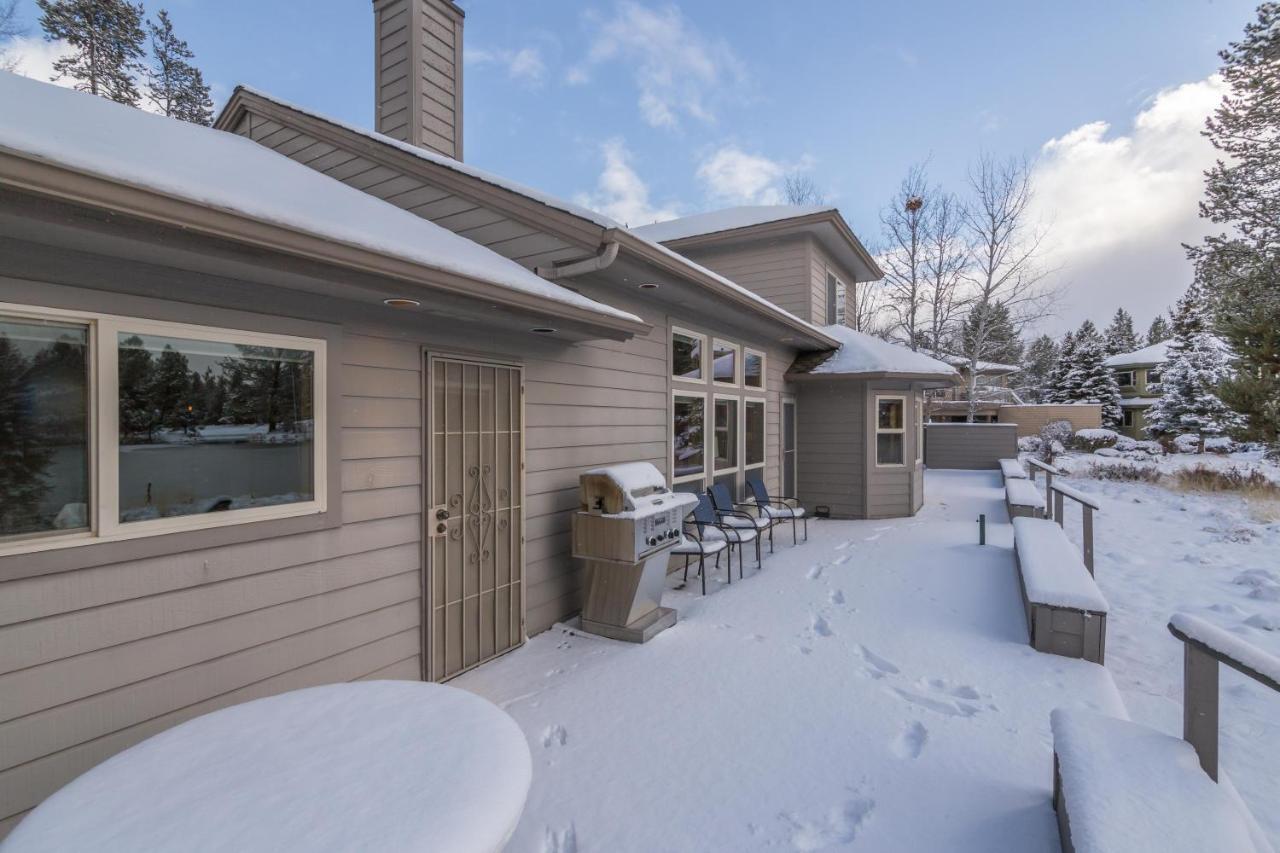 Private Stunning Lake View, A/C, Hot Tub Sunriver