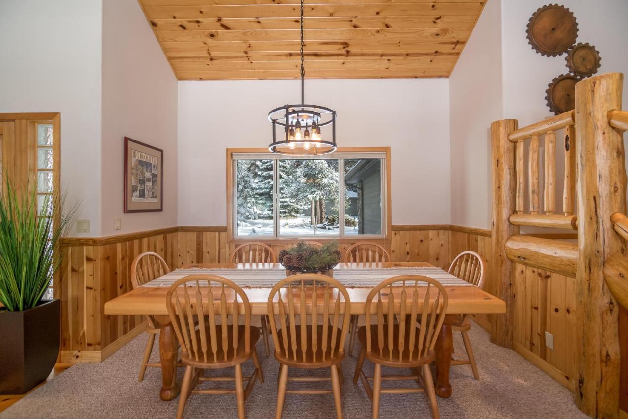 Private Stunning Lake View, A/C, Hot Tub Holiday home *
