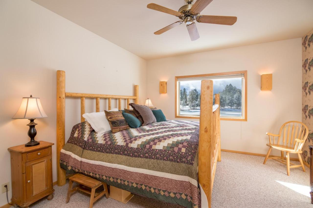 Private Stunning Lake View, A/C, Hot Tub * Sunriver