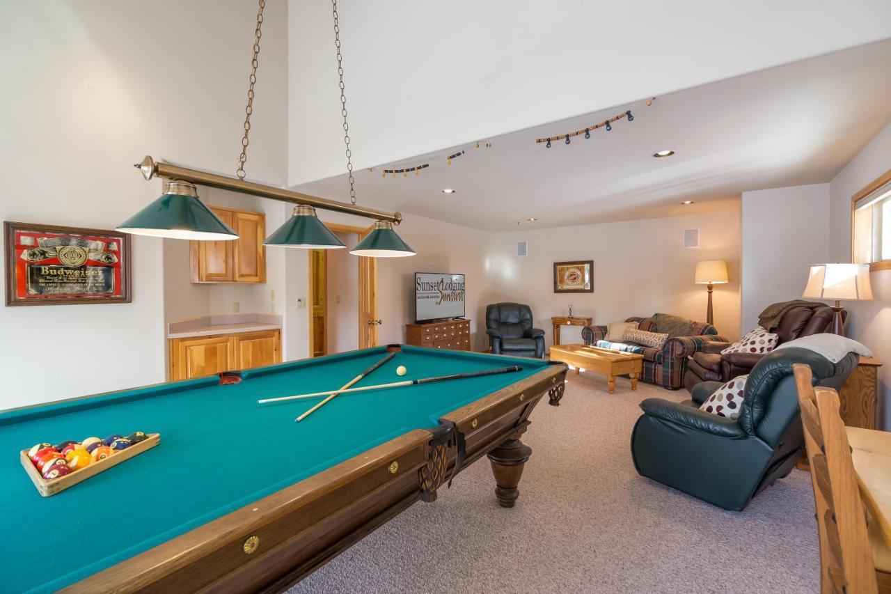 Private Stunning Lake View, A/C, Hot Tub Sunriver