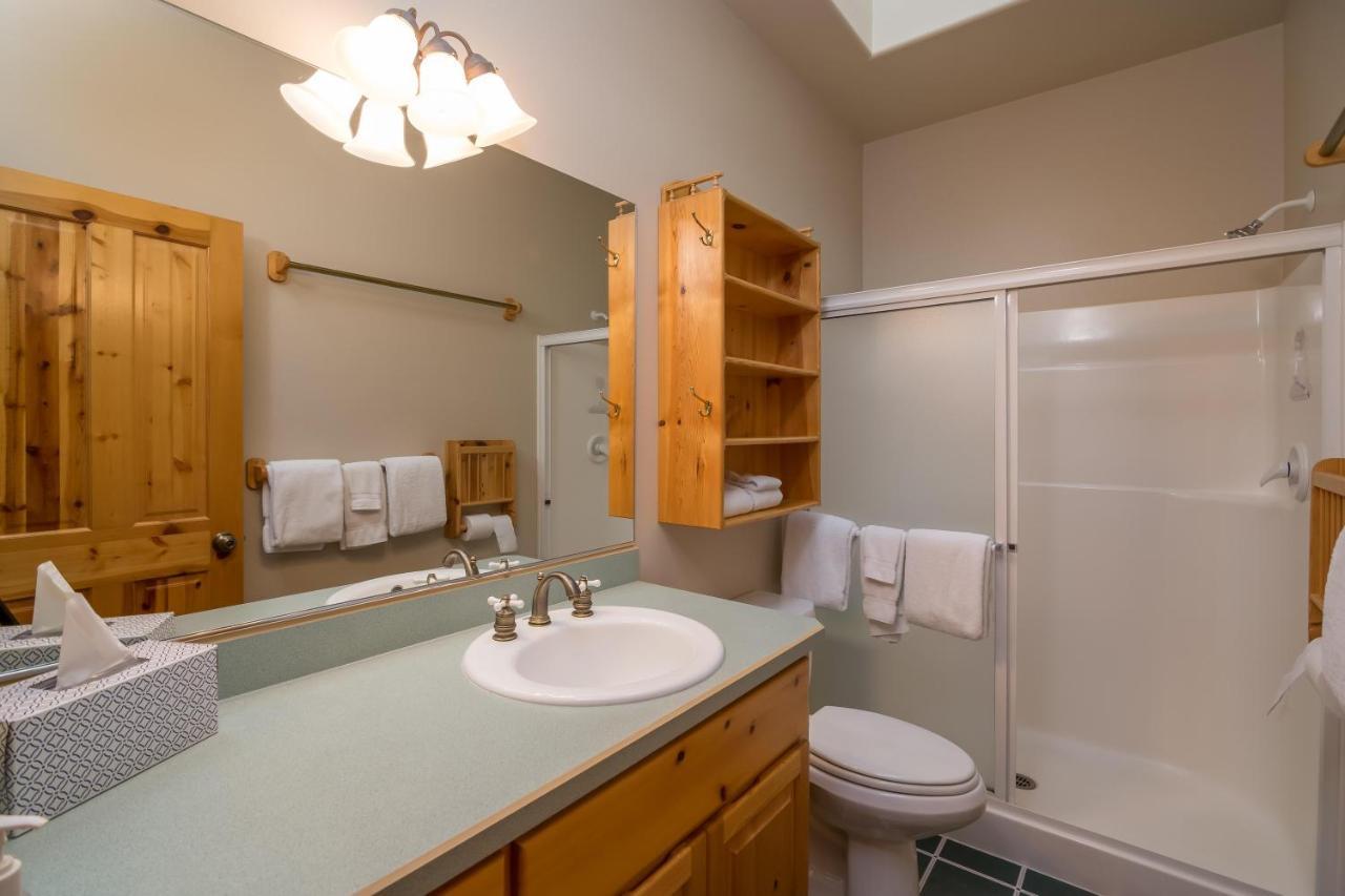 Private Stunning Lake View, A/C, Hot Tub Holiday home *